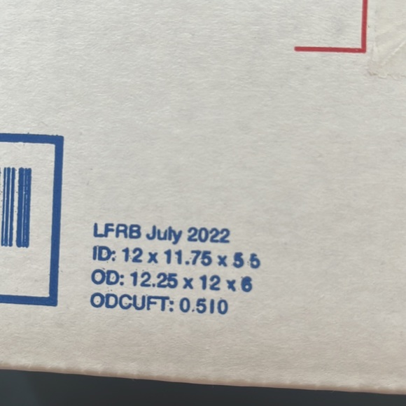 Small Box of Miscellaneous Clothes - Picture 3 of 3